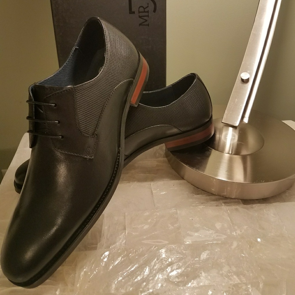Shoes - Picture 2 of 7